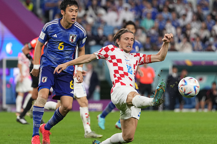 世界杯“青训风暴”！15岁天才少年横空出世，身价破亿